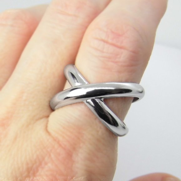 Criss cross modern ring - Picture 3 of 6